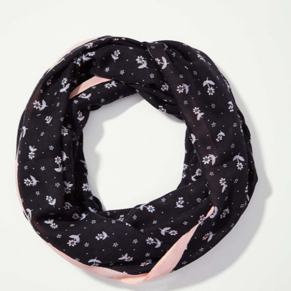 Loft garden infinity scarf/black and peach floral